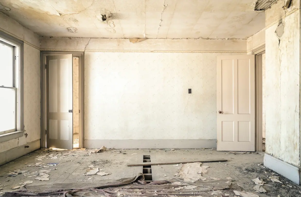 Waste disposal crew managing a cleanout project in Villa Ridge